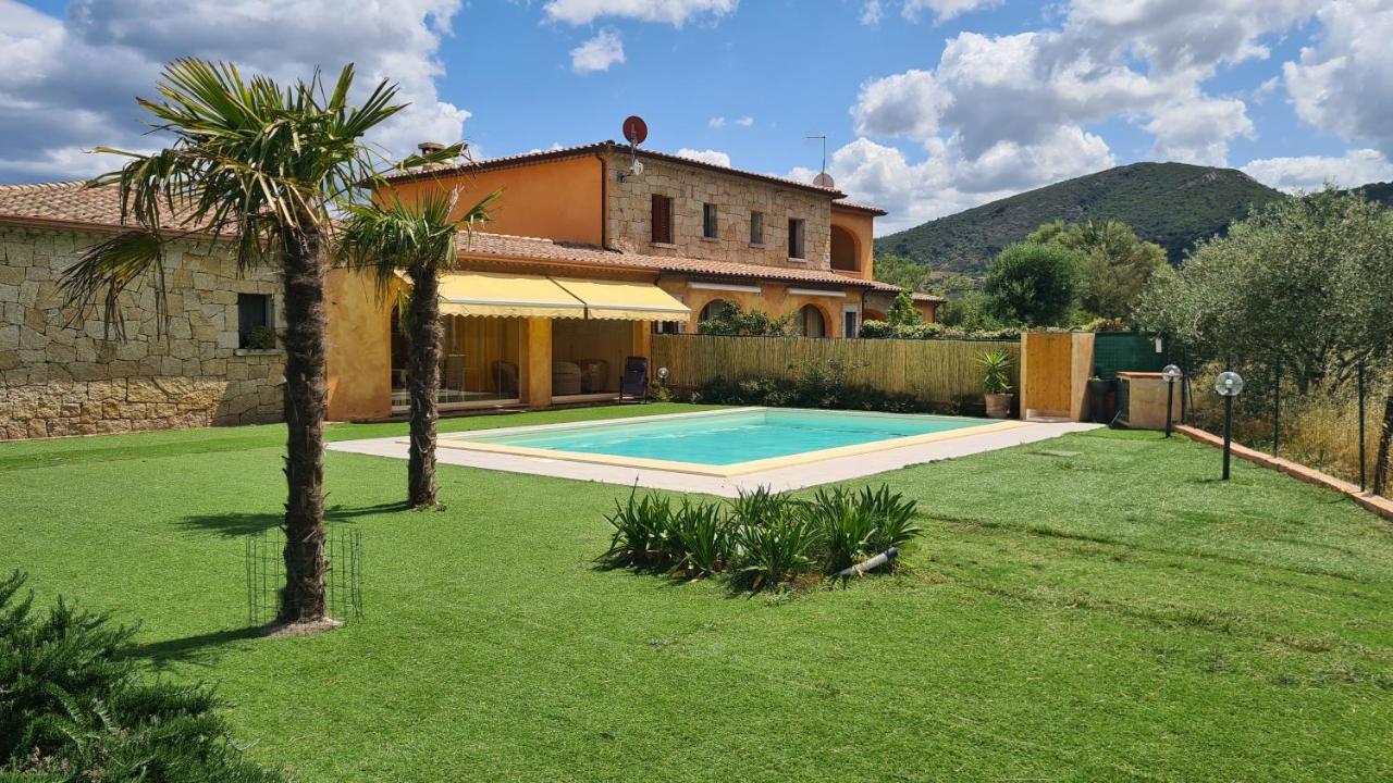 Villa Paola San Teodoro Con Piscina Privata Lu Lioni Kültér fotó