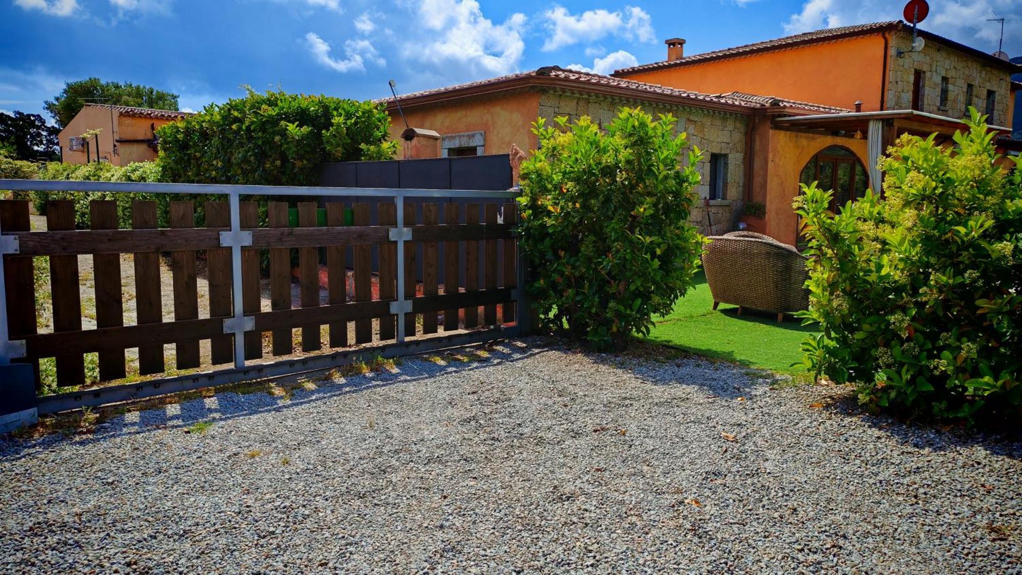 Villa Paola San Teodoro Con Piscina Privata Lu Lioni Kültér fotó